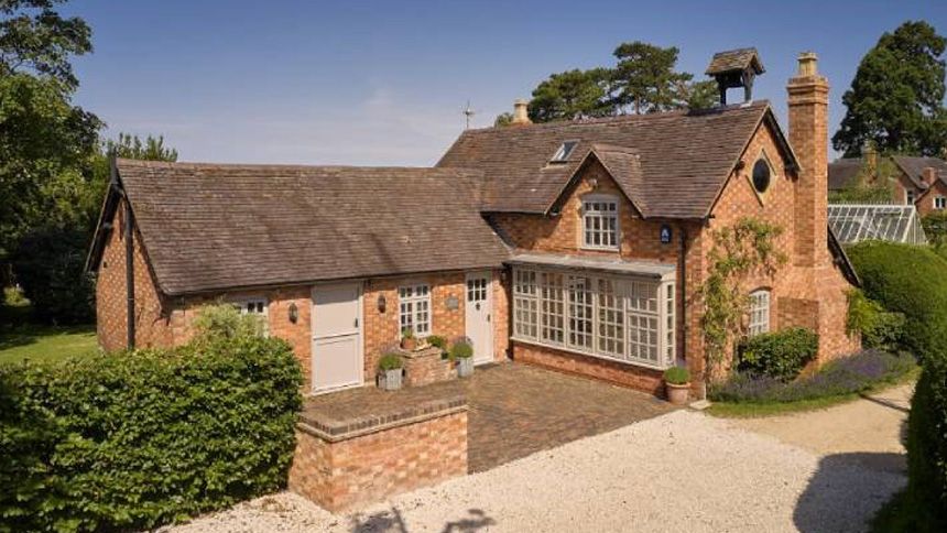 Last Minute Luxury Cottages Breaks - £50 NHS Discount